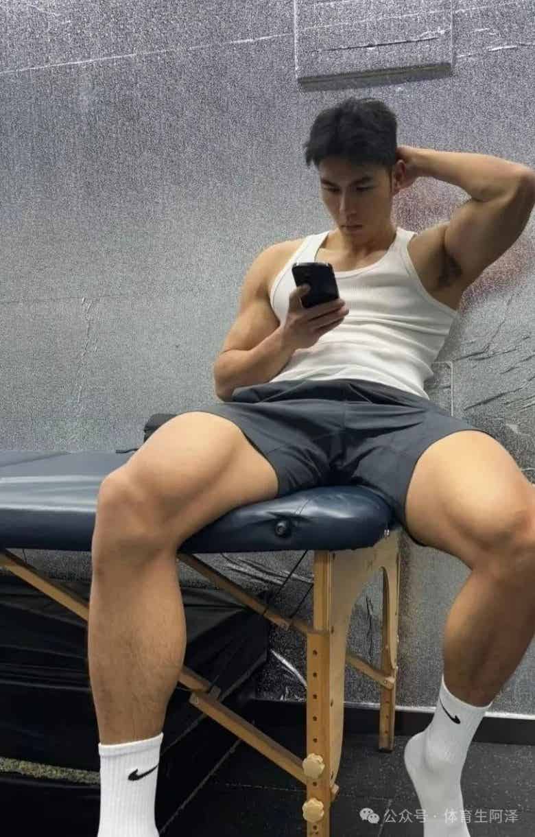 图片[1]-195黑皮大包体育生，你的电子男友已上线.......-小蓝短视频