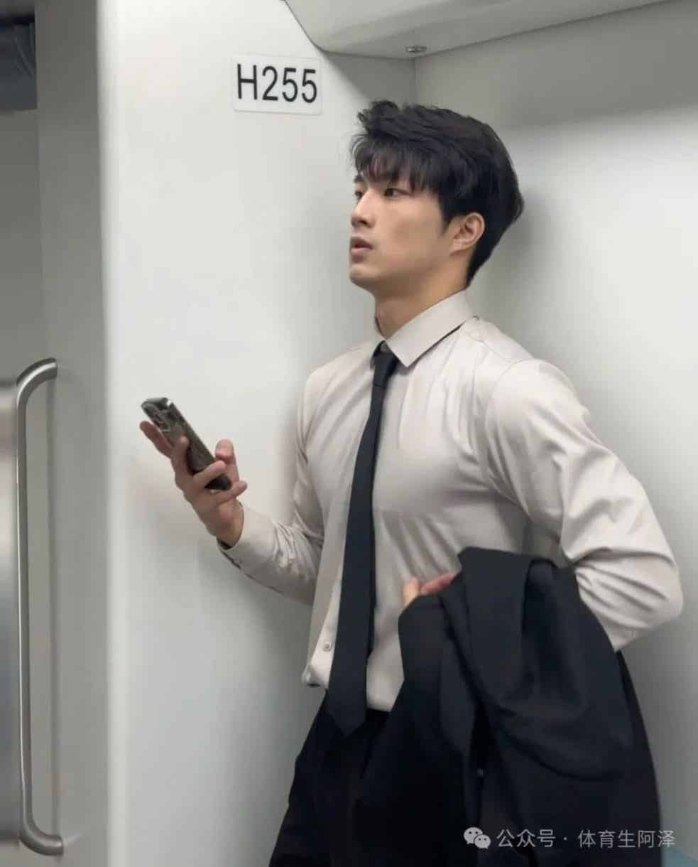 图片[3]-195黑皮大包体育生，你的电子男友已上线.......-小蓝短视频