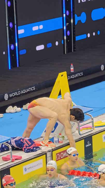 图片[3]-被男队友拍pp的游泳小哥原来是他！湖北必吃榜top1？！-小蓝短视频