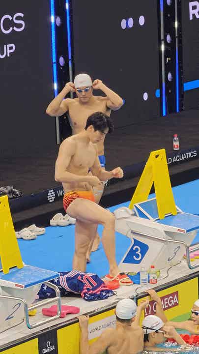 图片[4]-被男队友拍pp的游泳小哥原来是他！湖北必吃榜top1？！-小蓝短视频