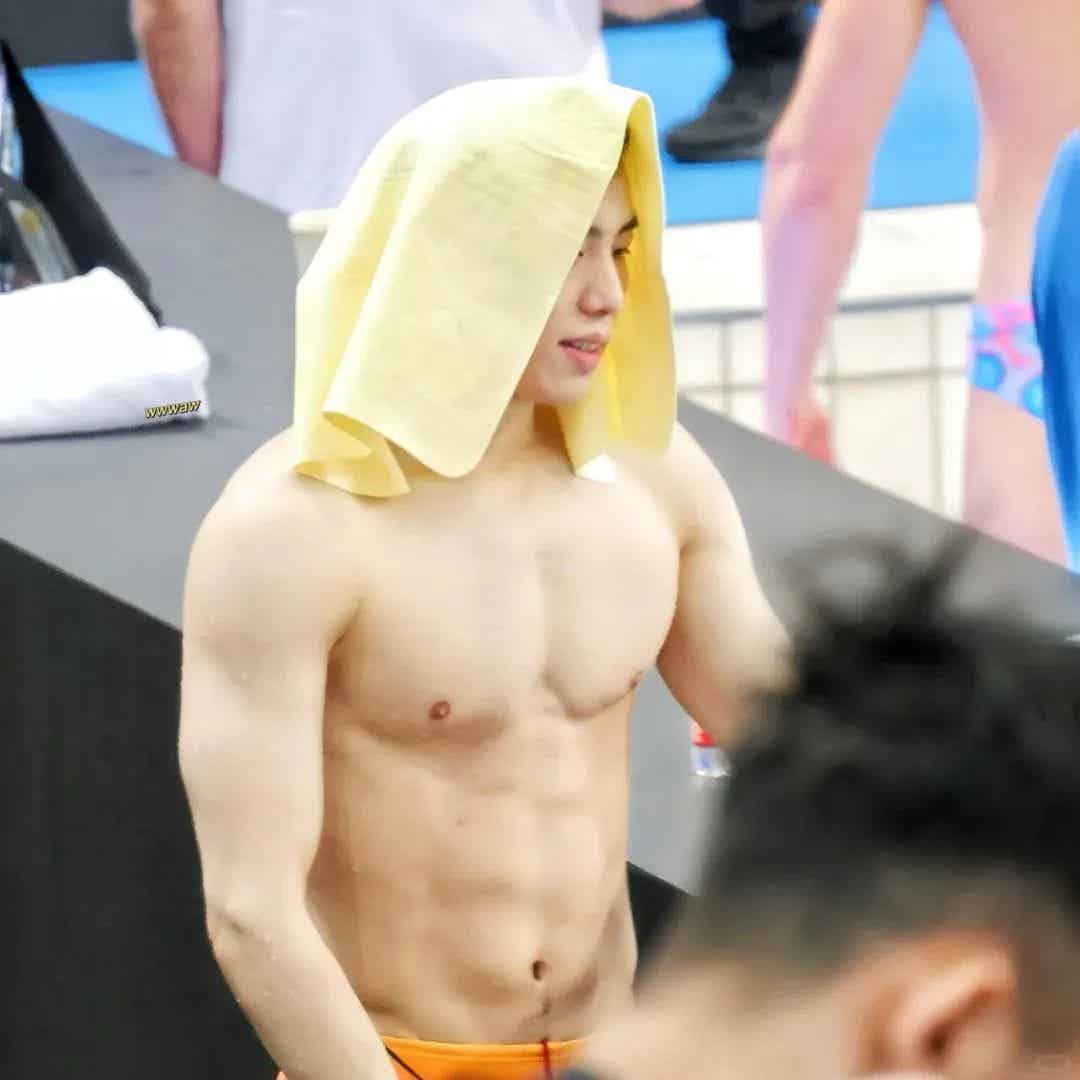 图片[7]-被男队友拍pp的游泳小哥原来是他！湖北必吃榜top1？！-小蓝短视频