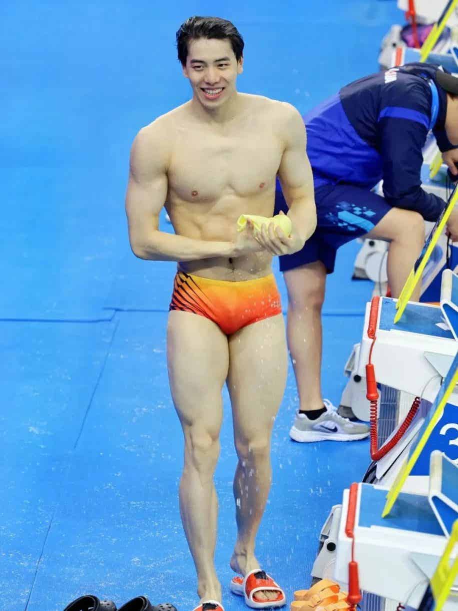 图片[11]-被男队友拍pp的游泳小哥原来是他！湖北必吃榜top1？！-小蓝短视频