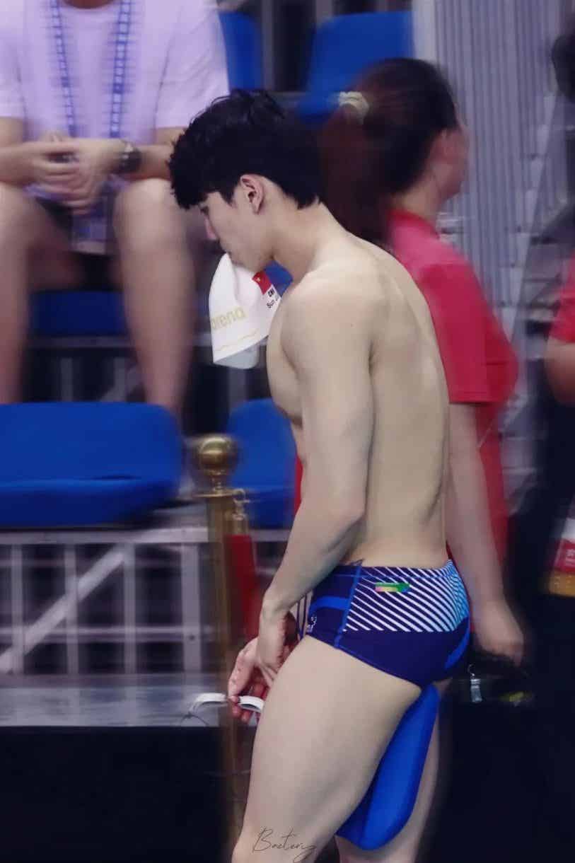 图片[13]-被男队友拍pp的游泳小哥原来是他！湖北必吃榜top1？！-小蓝短视频