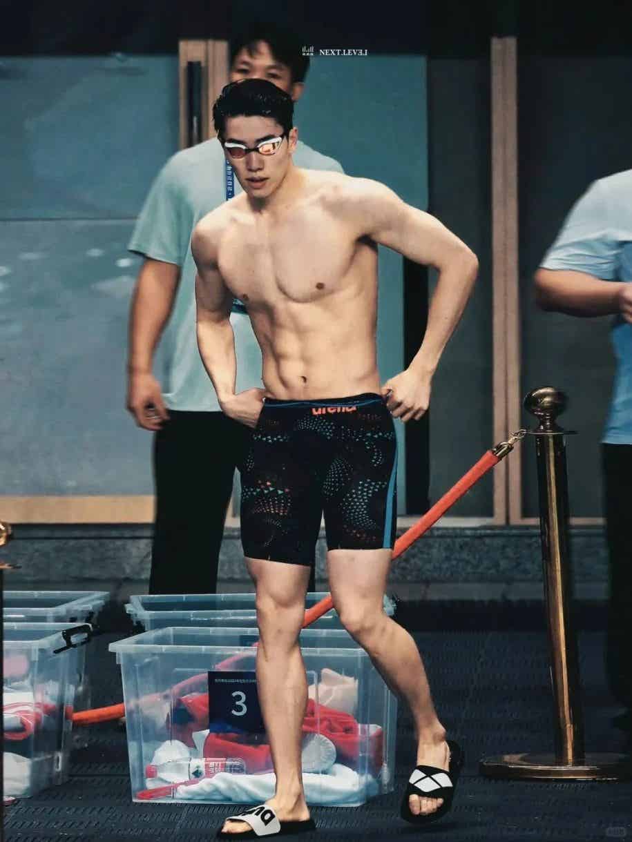 图片[17]-被男队友拍pp的游泳小哥原来是他！湖北必吃榜top1？！-小蓝短视频