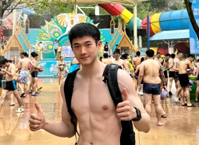阳光正装小哥哥！腹肌有多惊艳
