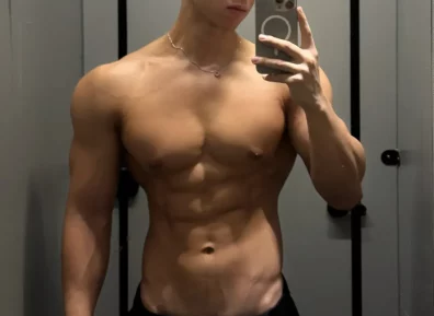 健体小哥的外翻肩、人鱼线