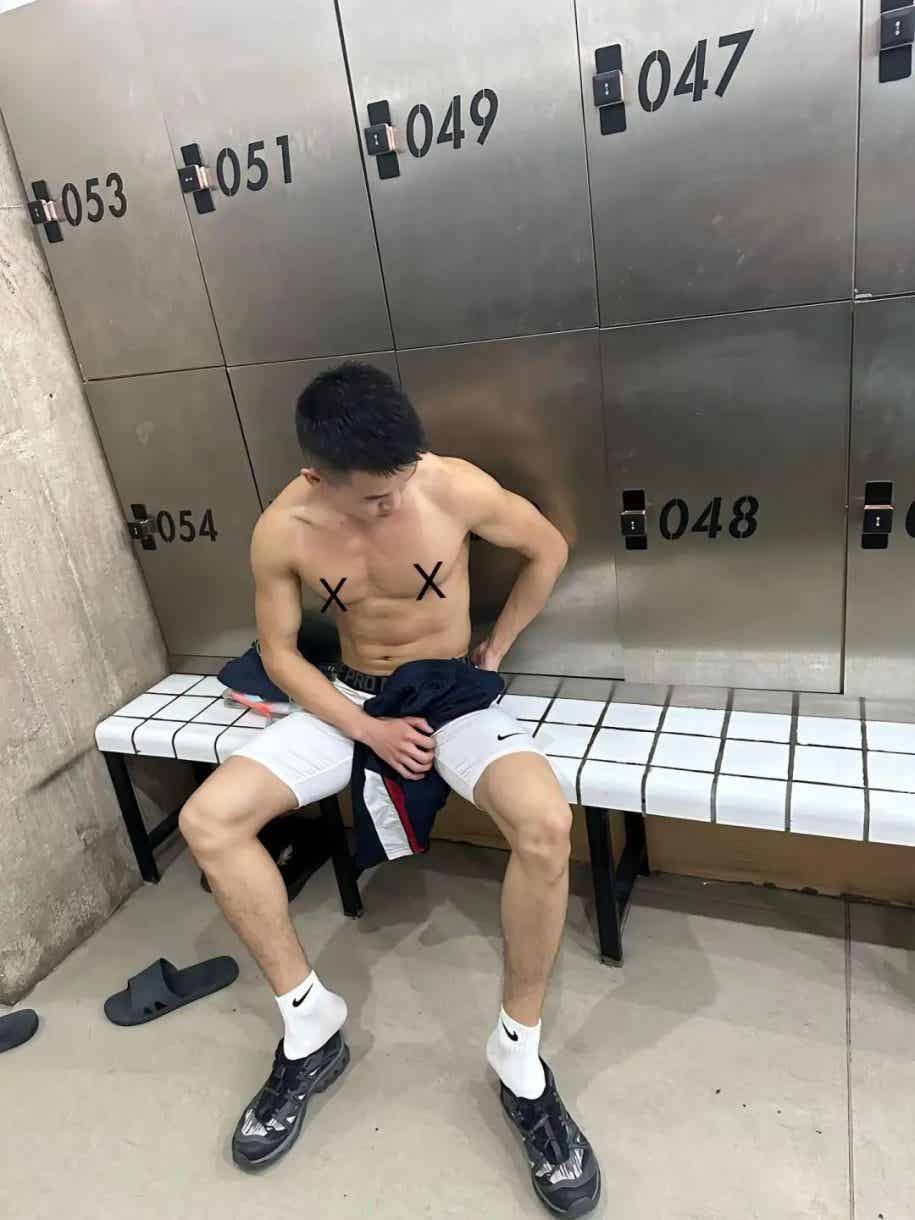 图片[1]-退役武警“热辣肌霸”，野性骑行让人心跳加速！-小蓝短视频