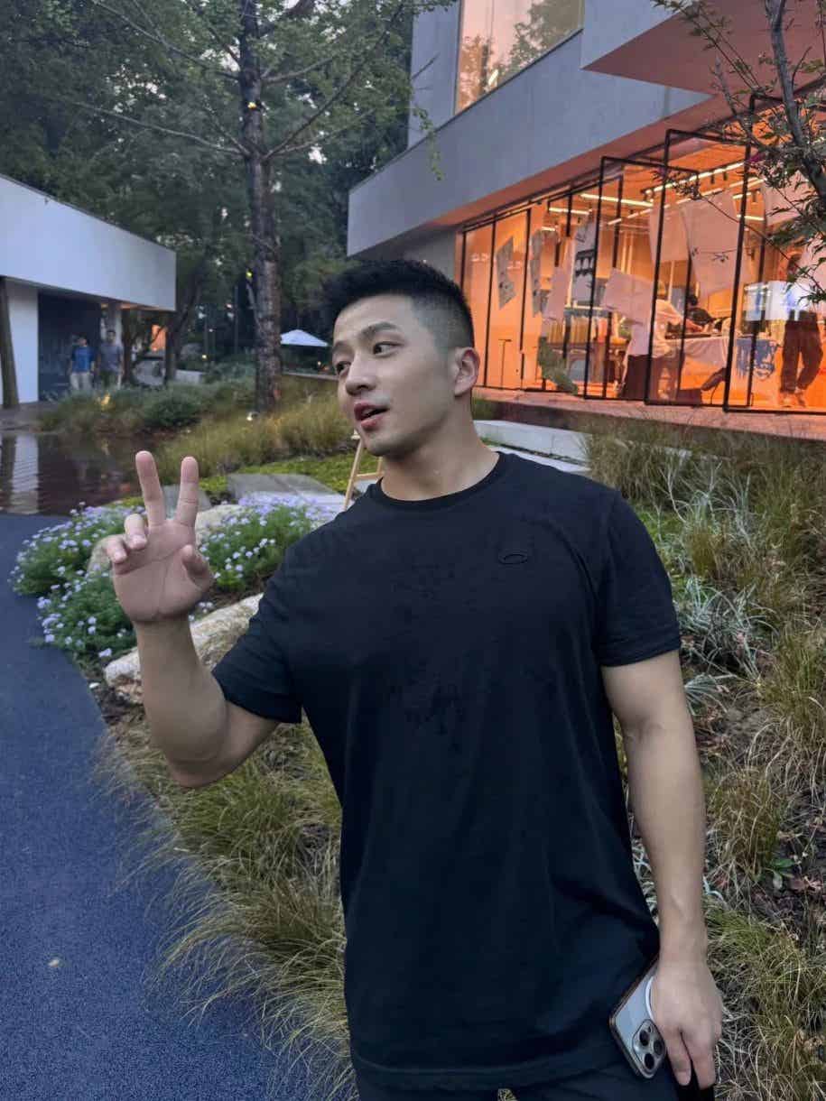 图片[5]-憨憨的帅帅的！超nice的短发暖男 | 网红帅哥-小蓝短视频