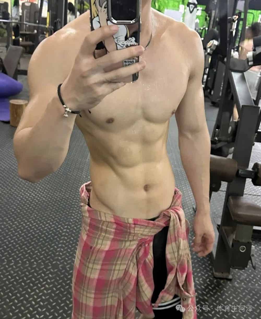 图片[2]-195游泳队帅哥，白皮腹肌大长腿，不要太诱惑.......-小蓝短视频