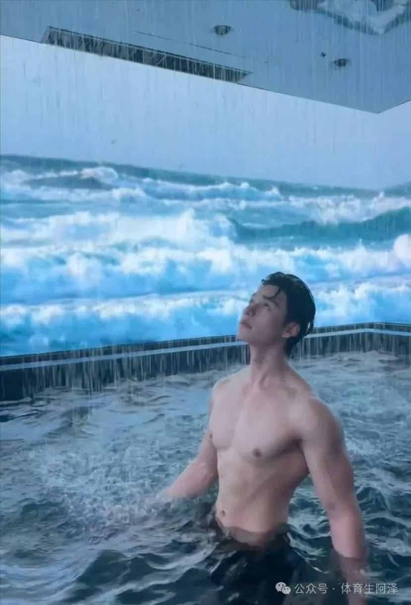 图片[4]-195游泳队帅哥，白皮腹肌大长腿，不要太诱惑.......-小蓝短视频