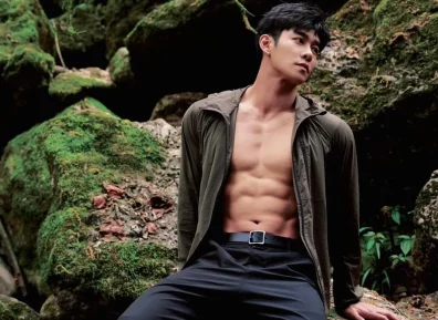 娱乐圈难混！肌肉天菜帅哥只能擦边了……