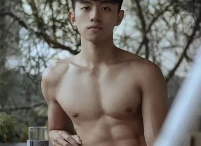 看似中二，实则是个可狼可奶的反差感帅哥！