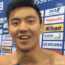 图片[7]-这画面可以看的吗？宁泽涛穿修身白裤子长腿太透啦！-小蓝短视频