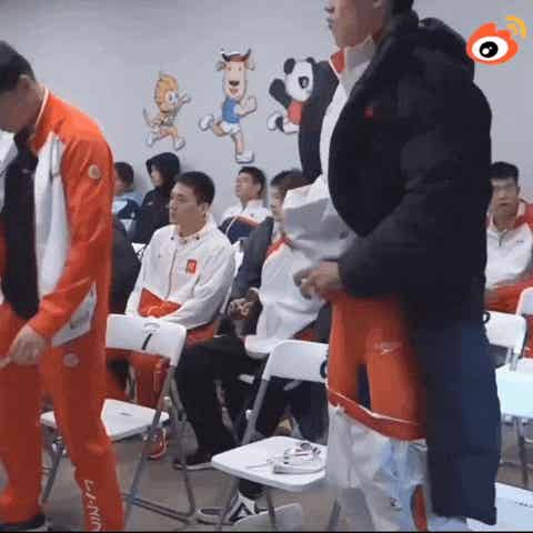 图片[1]-汪顺的泳裤太勒了！-小蓝短视频