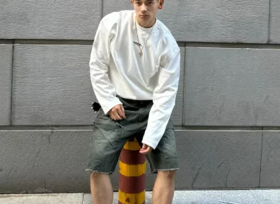 时尚前沿的干净性感薄肌宝藏男孩