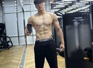 178cm冷白皮腹肌帅哥,显眼包大!