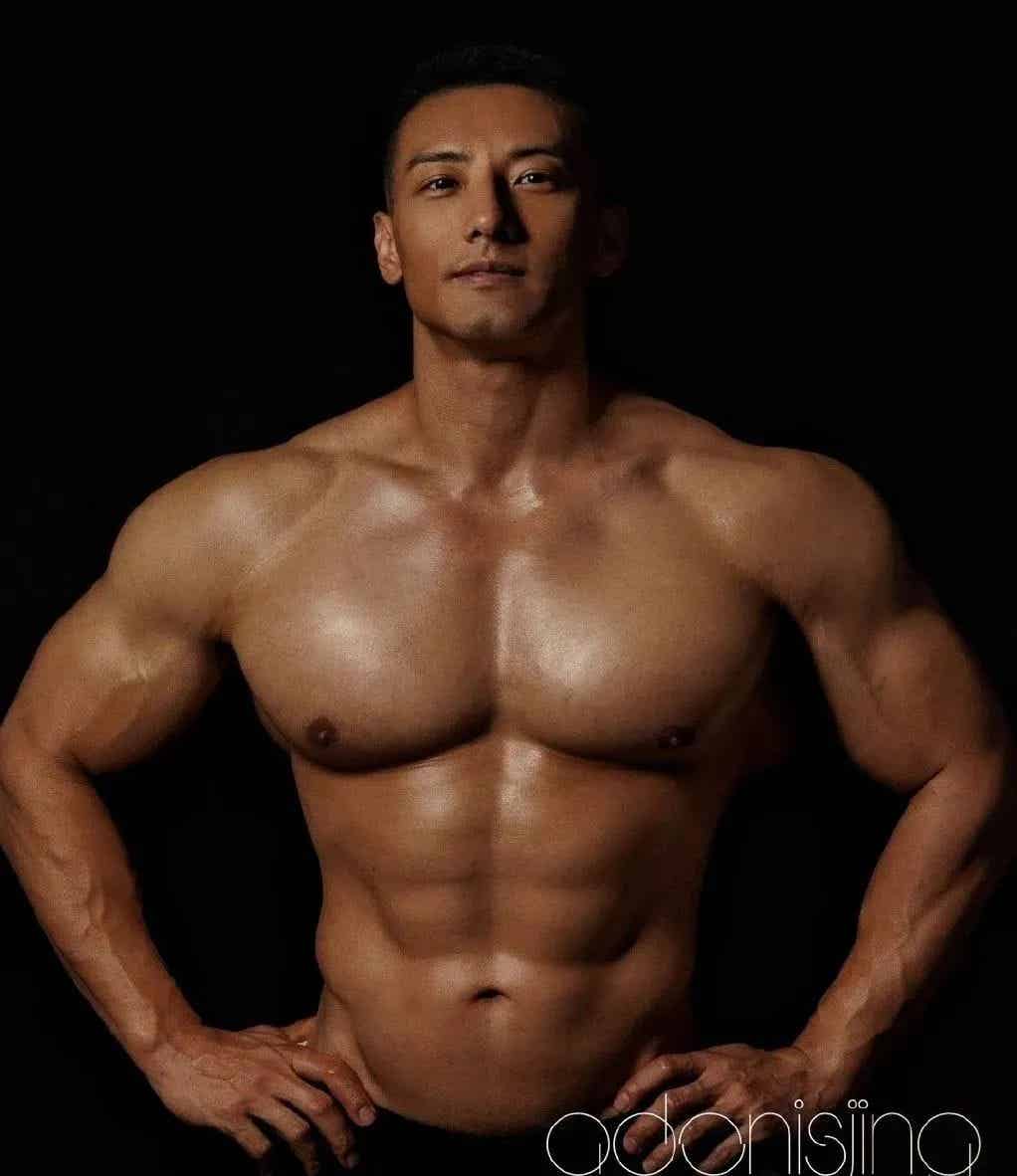 图片[14]-“大鼻宝藏男神”张戈，从退伍兵到冠军级健美选手，他的肌肉美学让人上瘾！-小蓝短视频