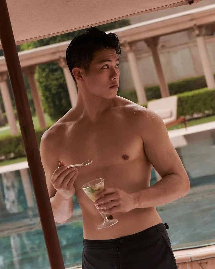 图片[1]-唱歌难听？！穿CK爱秀内裤边的男网红翻车了-小蓝短视频