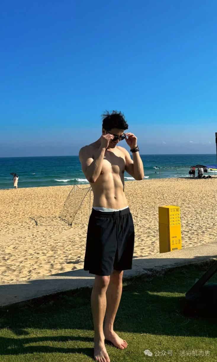 图片[10]-188CM刘杰穿灰裤子真好看？这样也太不见外了吧！-小蓝短视频