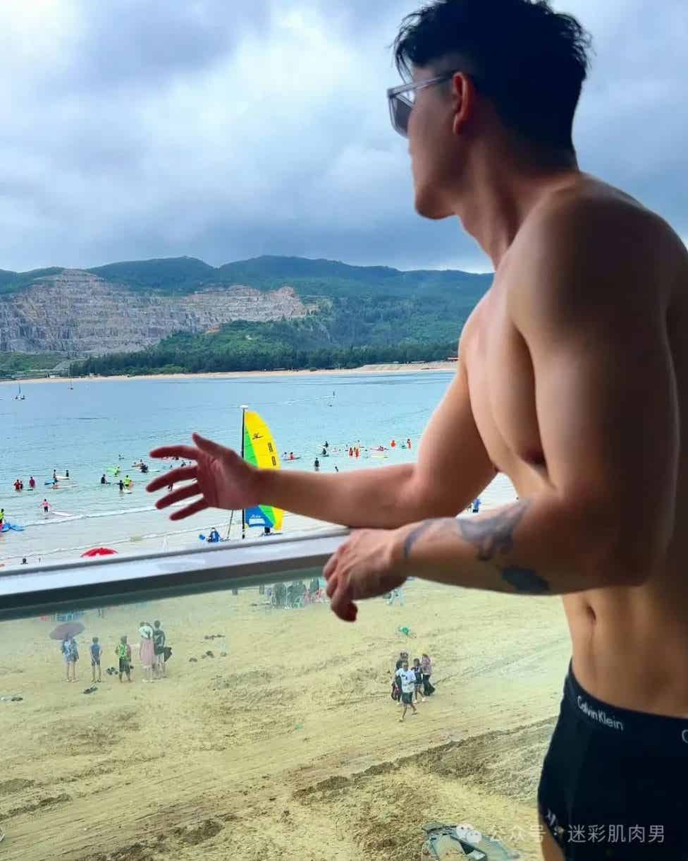 图片[12]-188CM刘杰穿灰裤子真好看？这样也太不见外了吧！-小蓝短视频