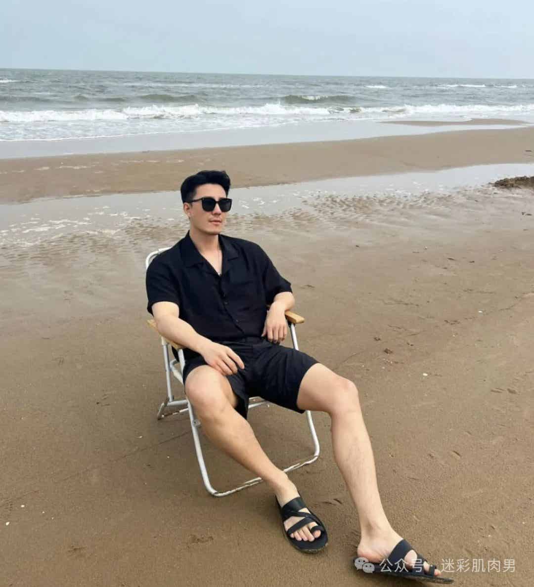 图片[23]-188CM刘杰穿灰裤子真好看？这样也太不见外了吧！-小蓝短视频