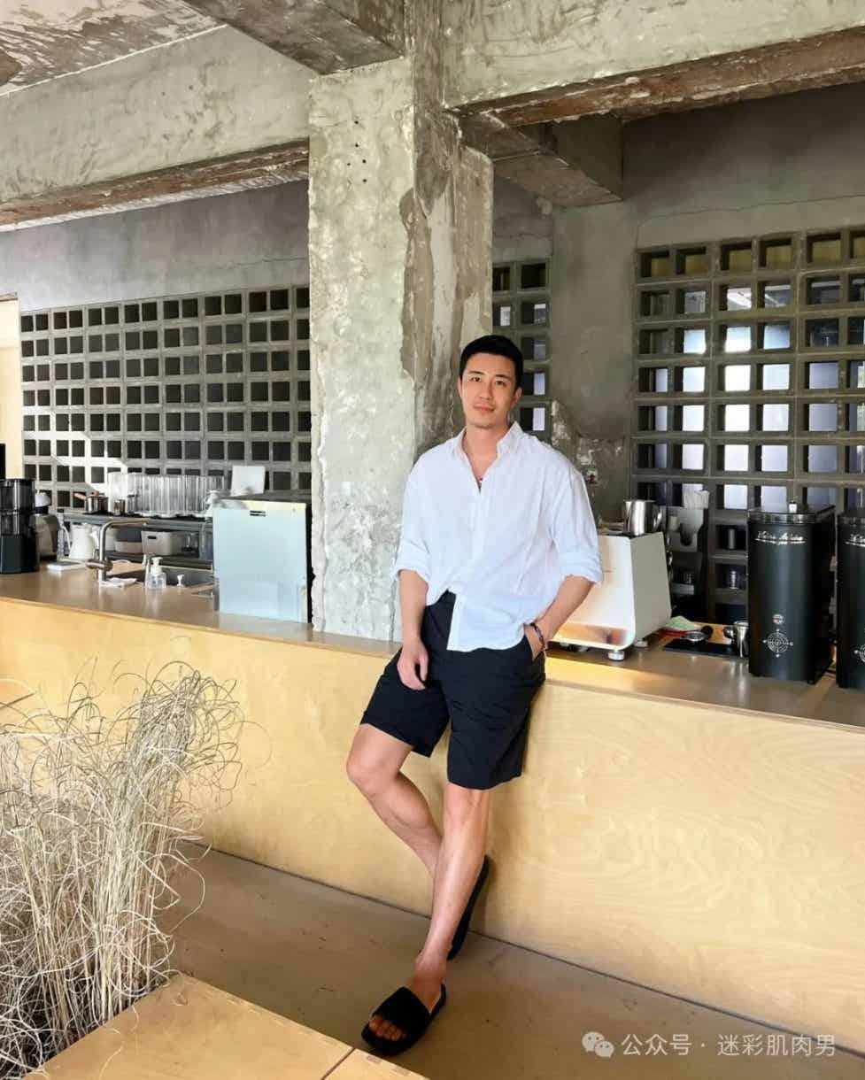 图片[30]-188CM刘杰穿灰裤子真好看？这样也太不见外了吧！-小蓝短视频