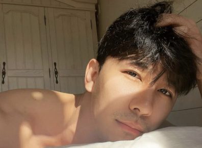 188CM刘杰穿灰裤子真好看?这样也太不见外了吧!