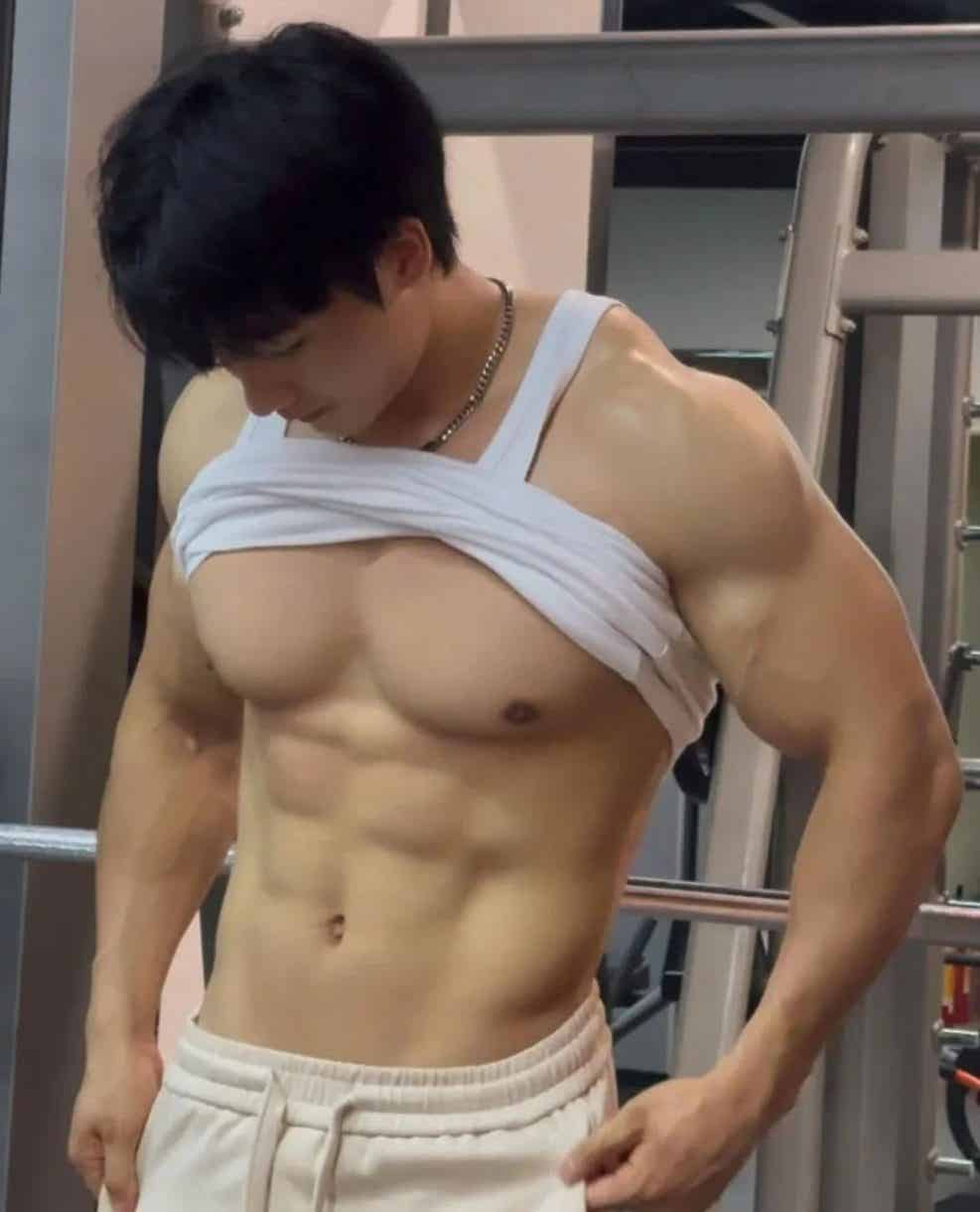 图片[2]-187cm粗大性感肌肉男菩萨！-小蓝短视频