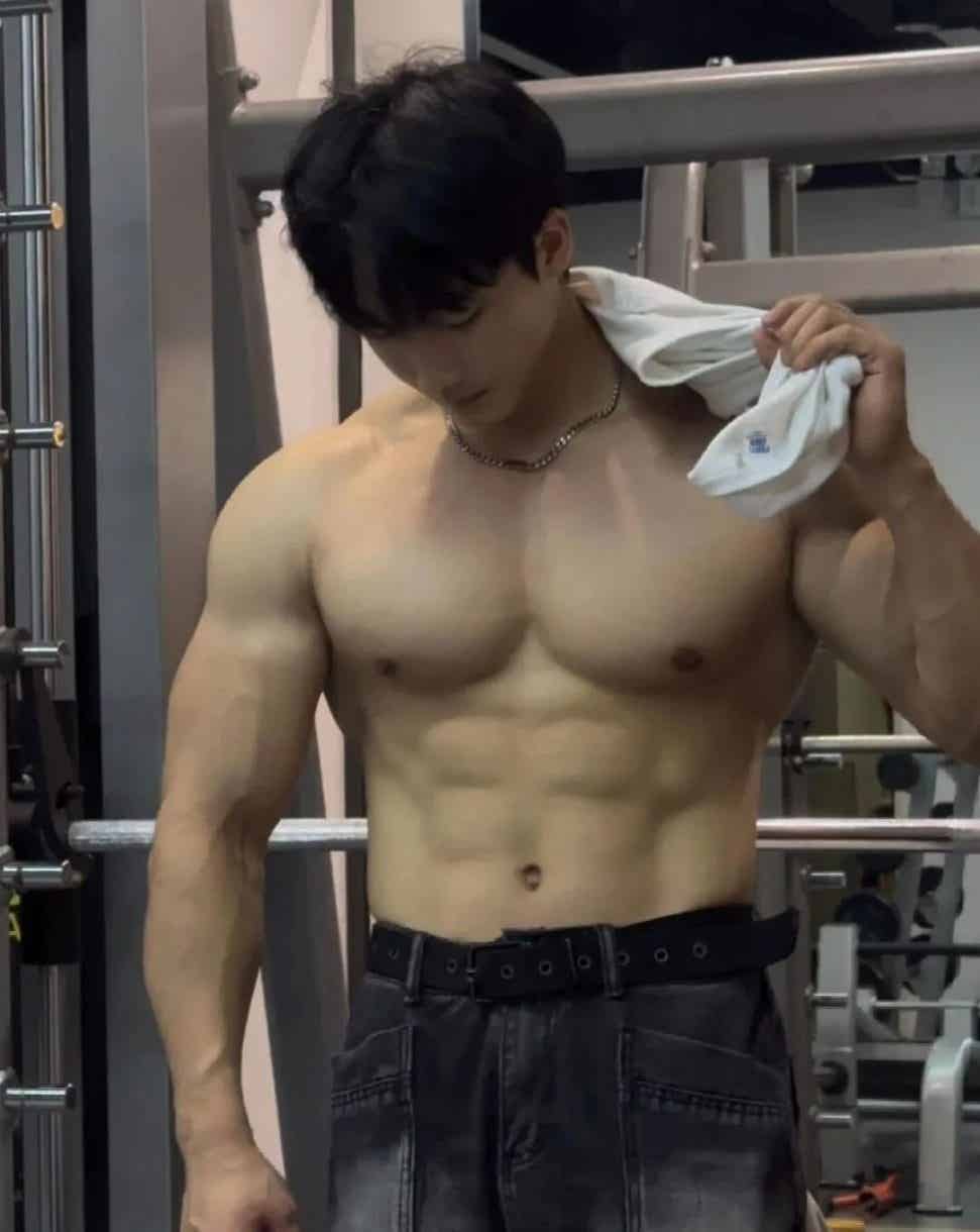 图片[3]-187cm粗大性感肌肉男菩萨！-小蓝短视频