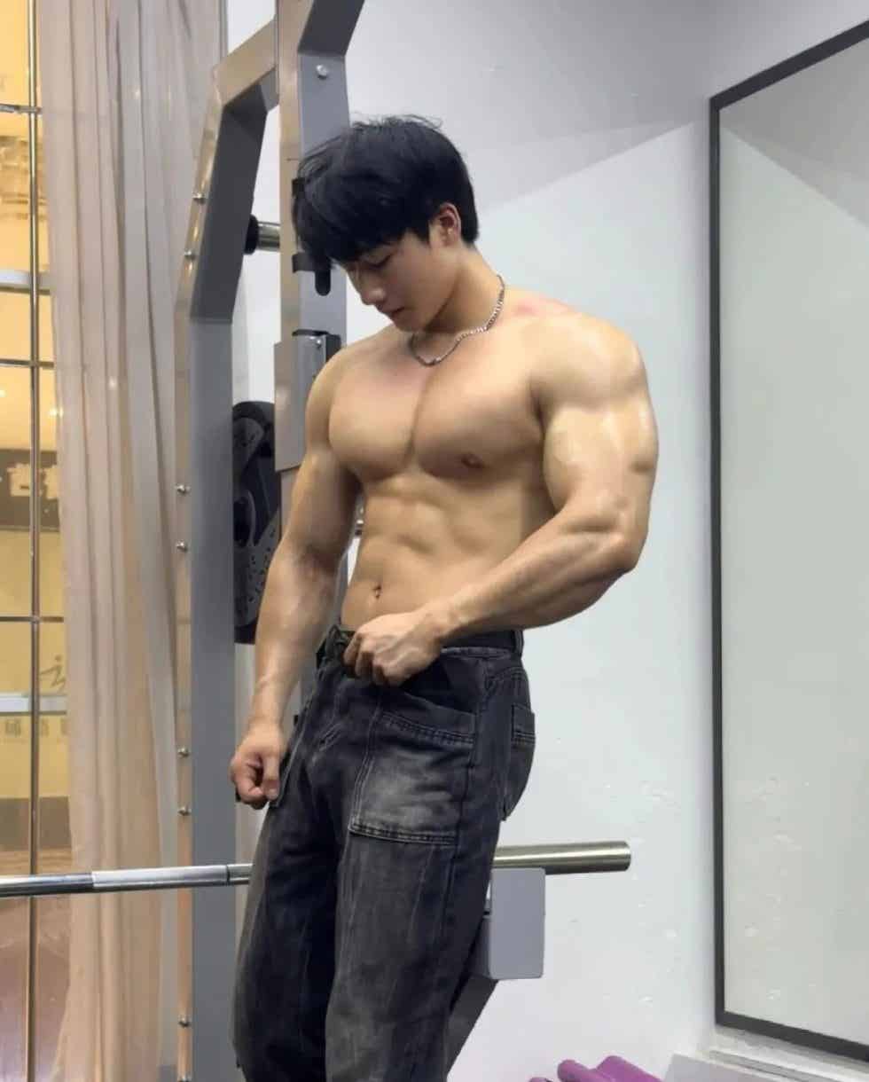 图片[5]-187cm粗大性感肌肉男菩萨！-小蓝短视频