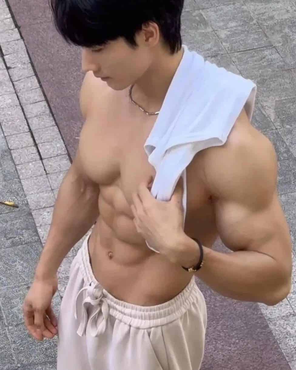 图片[11]-187cm粗大性感肌肉男菩萨！-小蓝短视频