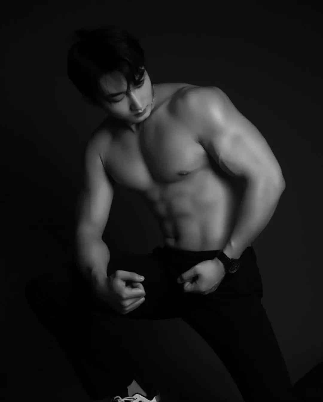 图片[19]-187cm粗大性感肌肉男菩萨！-小蓝短视频