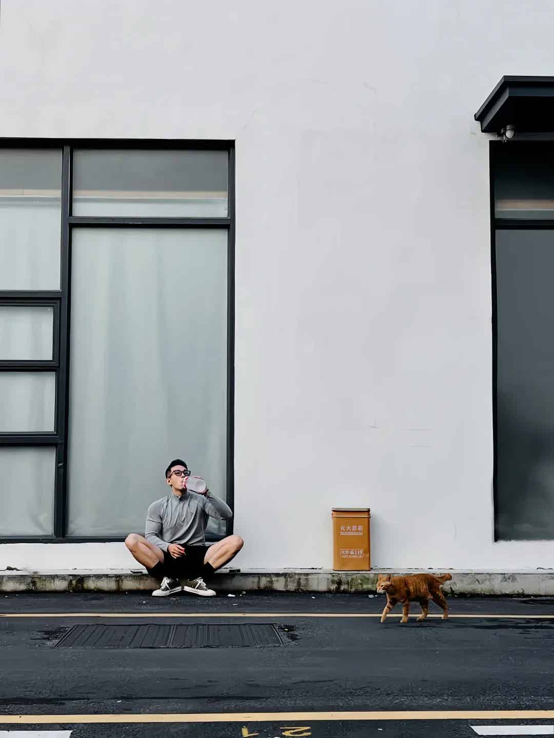 图片[5]-黑框眼镜肌肉型男，看着瘦其实猛-小蓝短视频