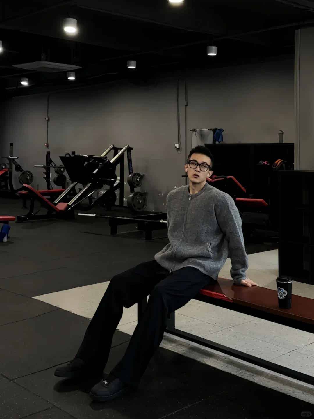 图片[11]-黑框眼镜肌肉型男，看着瘦其实猛-小蓝短视频