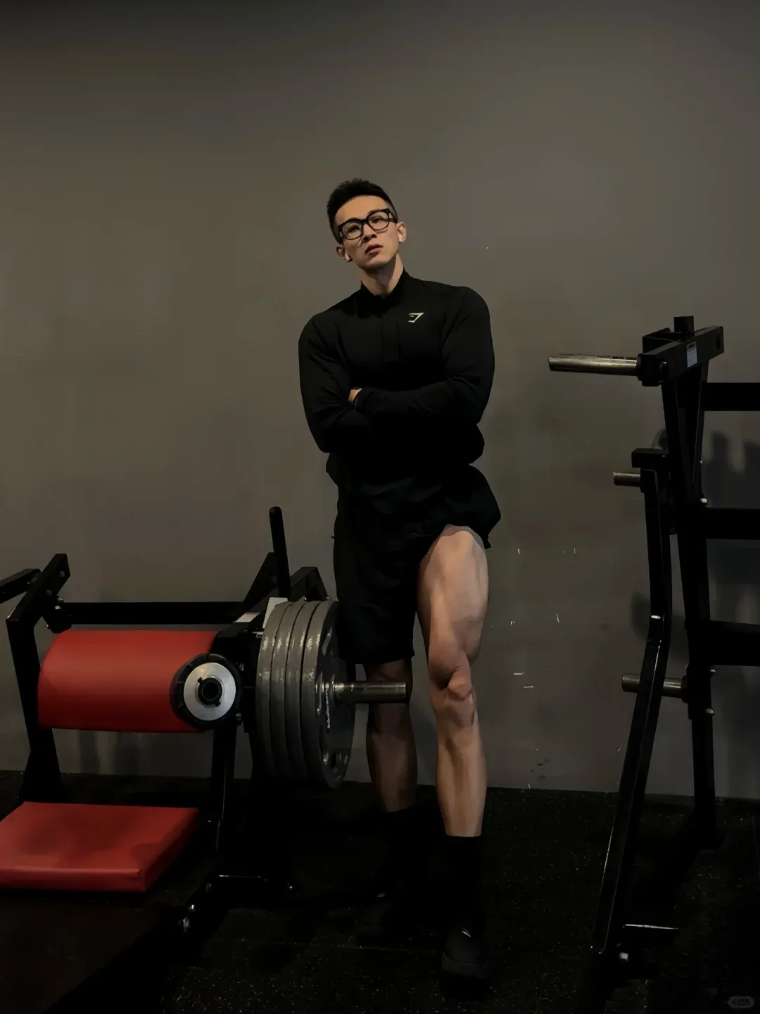 图片[20]-黑框眼镜肌肉型男，看着瘦其实猛-小蓝短视频