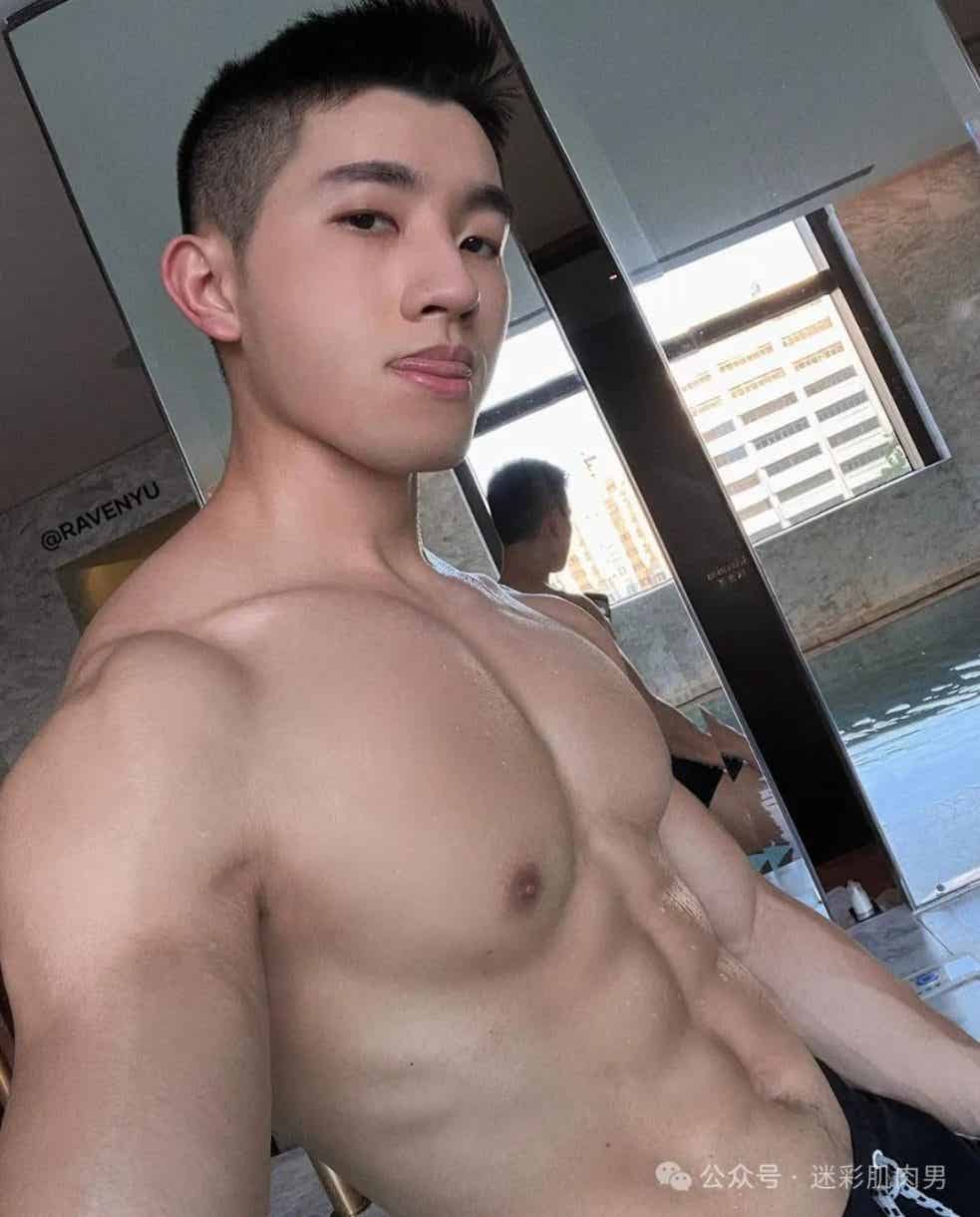 图片[11]-湿透的翘臀运动男灰裤子太凸显了，长腿长得大哦！-小蓝短视频