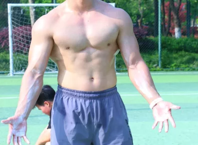 天菜湿身猛男在线撩,都谁在谈?