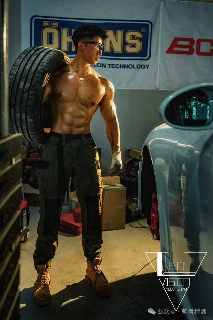 图片[2]-你的肌肉老攻return在修车 你应该做些什么？-小蓝短视频