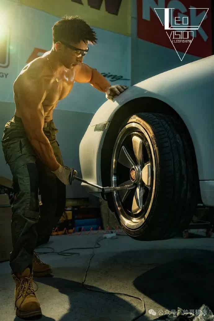 图片[4]-你的肌肉老攻return在修车 你应该做些什么？-小蓝短视频