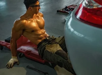 你的肌肉老攻return在修车 你应该做些什么?