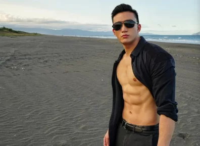 斯文医生平时一本正经,私下的肌肉写真放飞自我