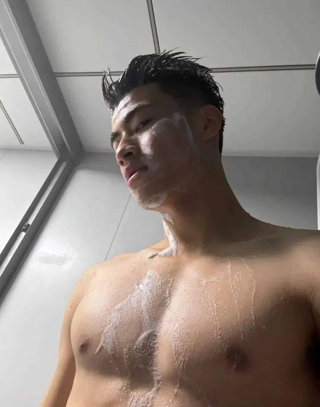 图片[4]-被刘姥姥称赞鼻子大！山东体院20岁足球体育生男大，我可以了-小蓝短视频