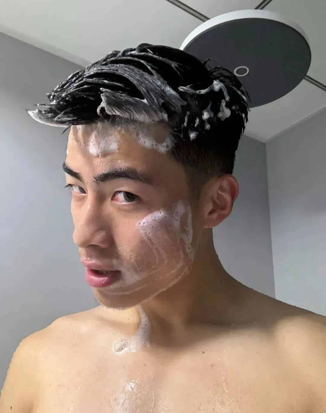 图片[9]-被刘姥姥称赞鼻子大！山东体院20岁足球体育生男大，我可以了-小蓝短视频