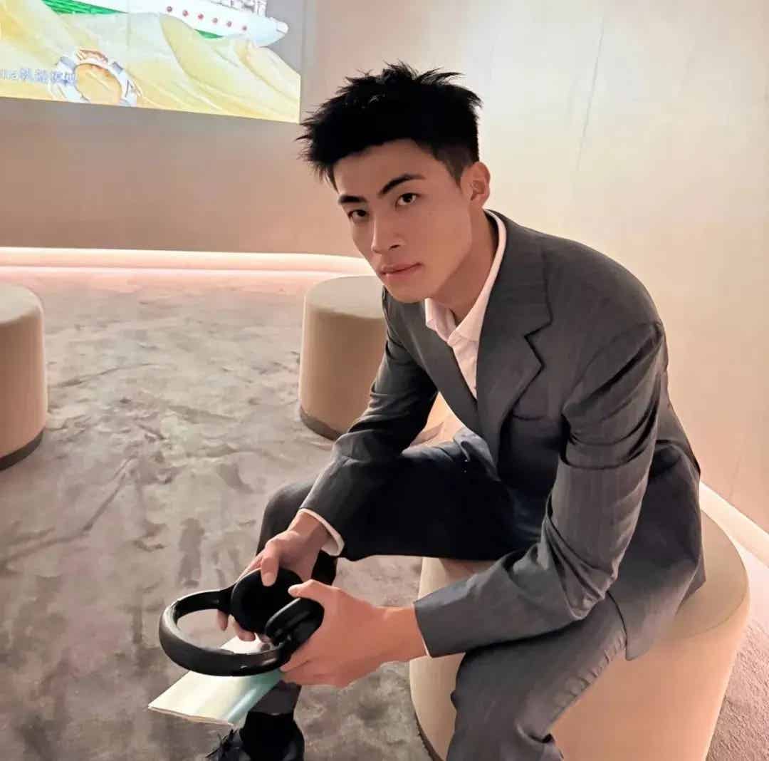 图片[12]-被刘姥姥称赞鼻子大！山东体院20岁足球体育生男大，我可以了-小蓝短视频