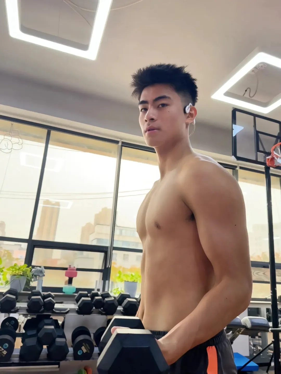 图片[16]-被刘姥姥称赞鼻子大！山东体院20岁足球体育生男大，我可以了-小蓝短视频