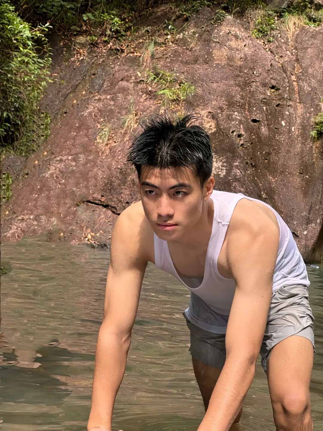 图片[17]-被刘姥姥称赞鼻子大！山东体院20岁足球体育生男大，我可以了-小蓝短视频