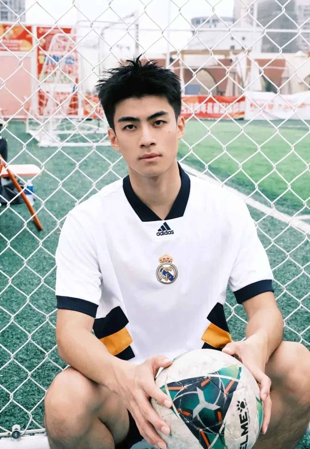 图片[22]-被刘姥姥称赞鼻子大！山东体院20岁足球体育生男大，我可以了-小蓝短视频