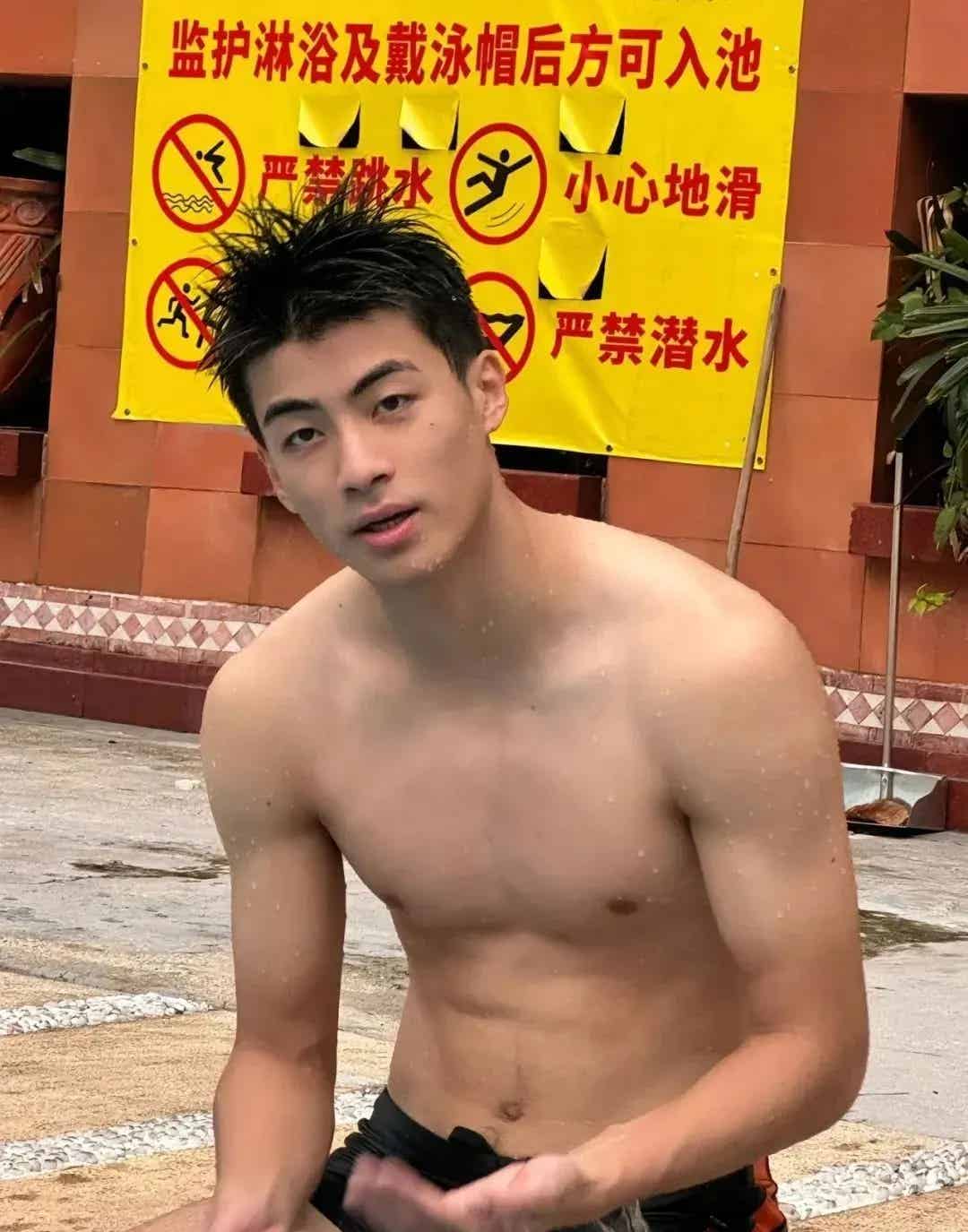 被刘姥姥称赞鼻子大！山东体院20岁足球体育生男大，我可以了-小蓝短视频