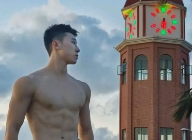 活力四射腹肌小哥,少年感很舒服!