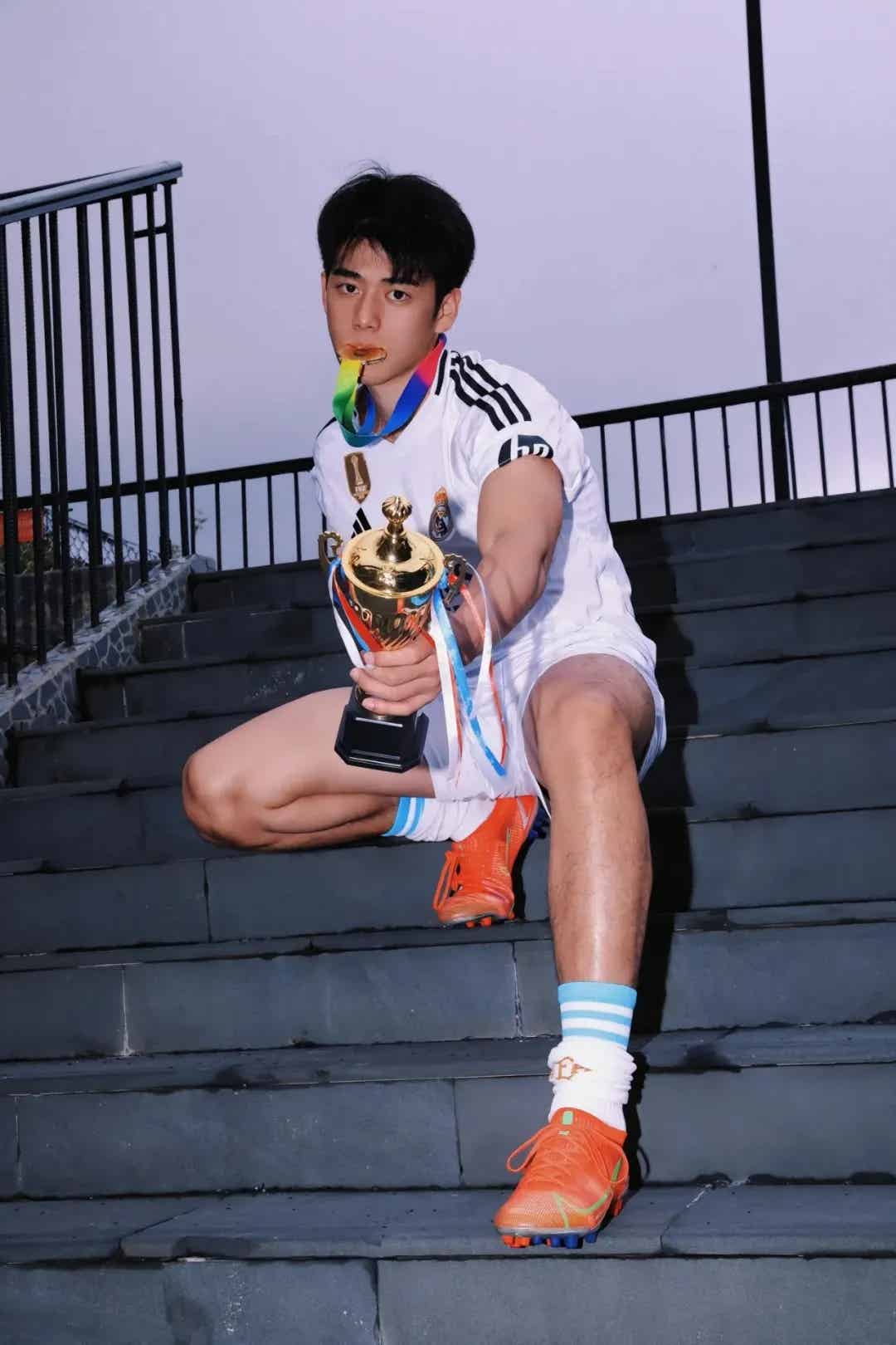 图片[6]-成都22岁足球体育生男大，这么可爱，谁看不迷糊？-小蓝短视频